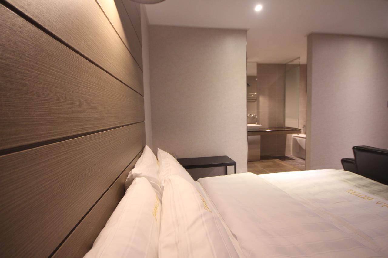 Paradise Hotel Gunsan Exterior photo