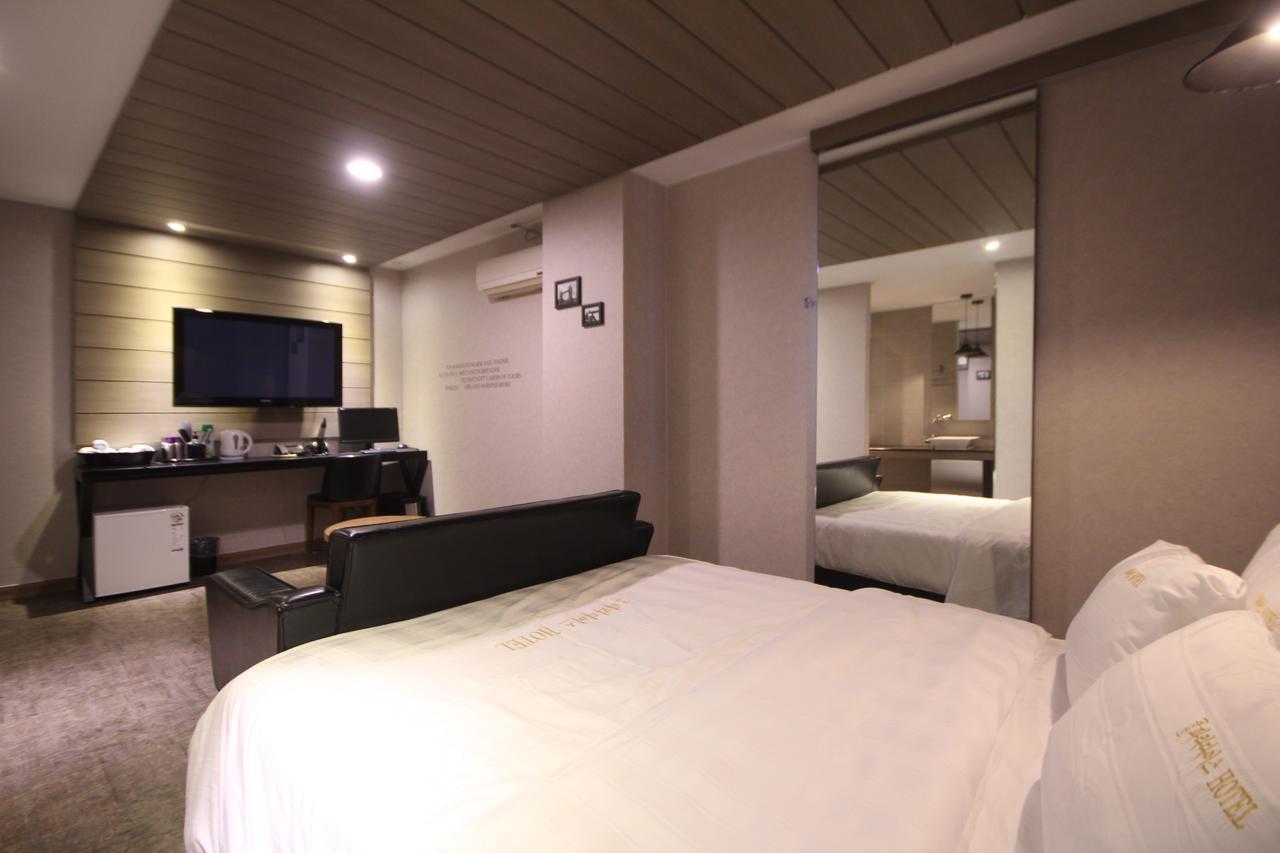 Paradise Hotel Gunsan Exterior photo
