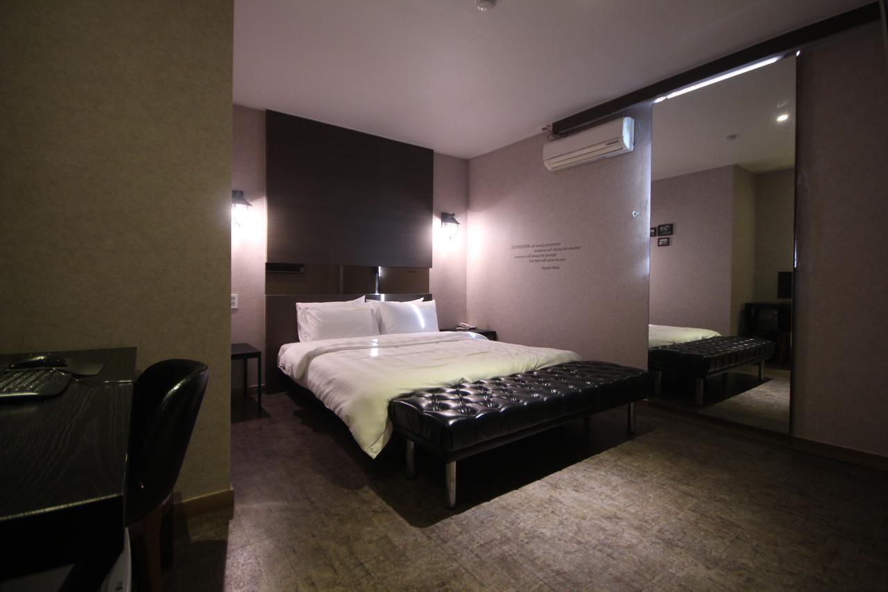 Paradise Hotel Gunsan Exterior photo